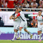 Atlas vence a Guadalajara y se mantiene con vida