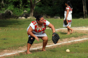 las-diablillas-de-hondzonot-mujeres-que-desafian-estereotipos-a-traves-del-softbol-2