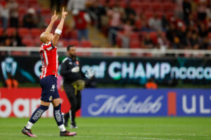 chivas-golean-al-cibao-y-pasan-a-octavos-de-la-copa-de-campeones-de-concacaf-2