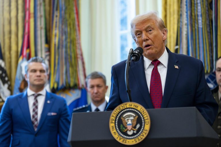 Trump reitera que el Gobierno cubano "está muy cerca" de caer tras captura de Maduro