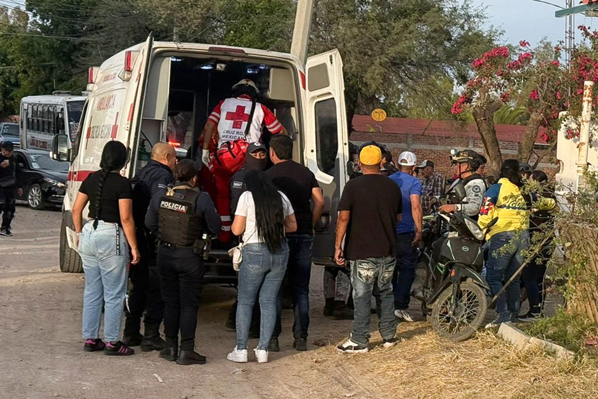 Al menos 11 muertos y 12 lesionados tras tiroteo en campo de fútbol en el centro de México