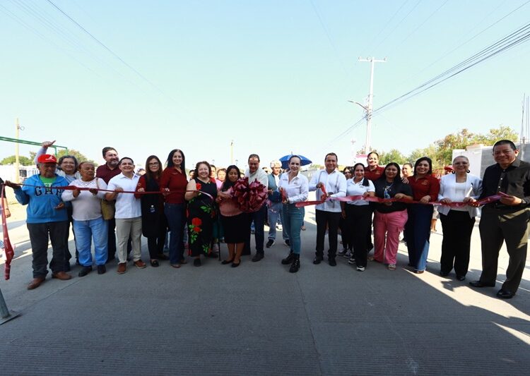 Carmen-Lilia-entrega-obras-viales-que-dignifican-accesos-y-mejoran-la-movilidad-en-Valles-de-Anahuac-1-750x533