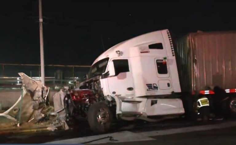 choque-de-trailer-sobre-la-autopista-mexico-queretaro