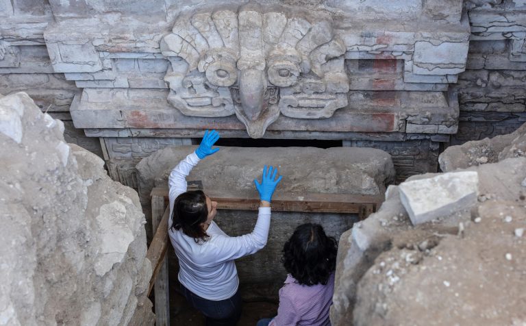 México anuncia el hallazgo de una milenaria tumba zapoteca del año 600 en el sur del país