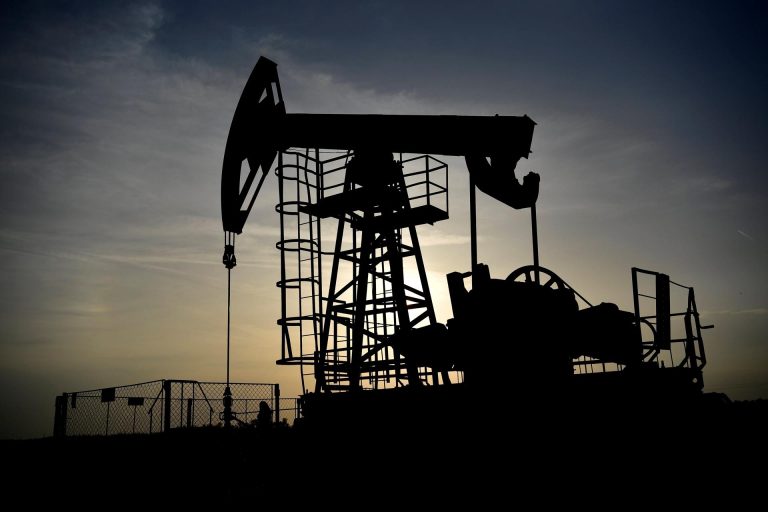 El petróleo de Texas cierra con una bajada del 1,2 %, hasta 69,79 dólares el barril