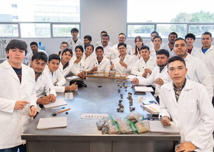 Impulsa-rector-lazos-con-la-comunidad-de-la-FIC-UAT-1-750x533