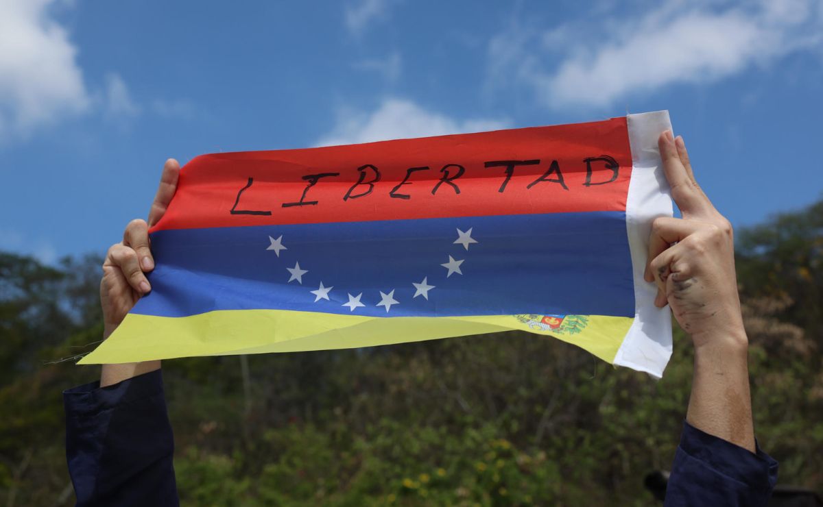 manifestacion-a-favor-de-la-libertad-de-venezuela-en-caracas