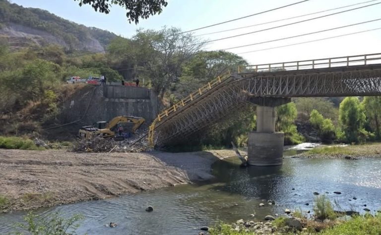 labores-para-la-demolicion-del-puente-la-desembocadura-de-puerto-vallarta