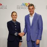 Sheinbaum ofrece México como sede de la cumbre en defensa de la democracia en 2027