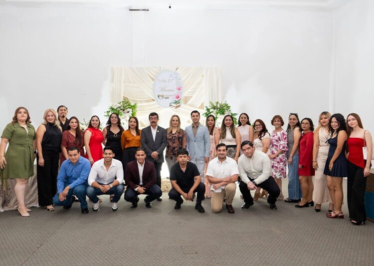 Festejan-a-maestros-de-Familia-UAT-1-750x533